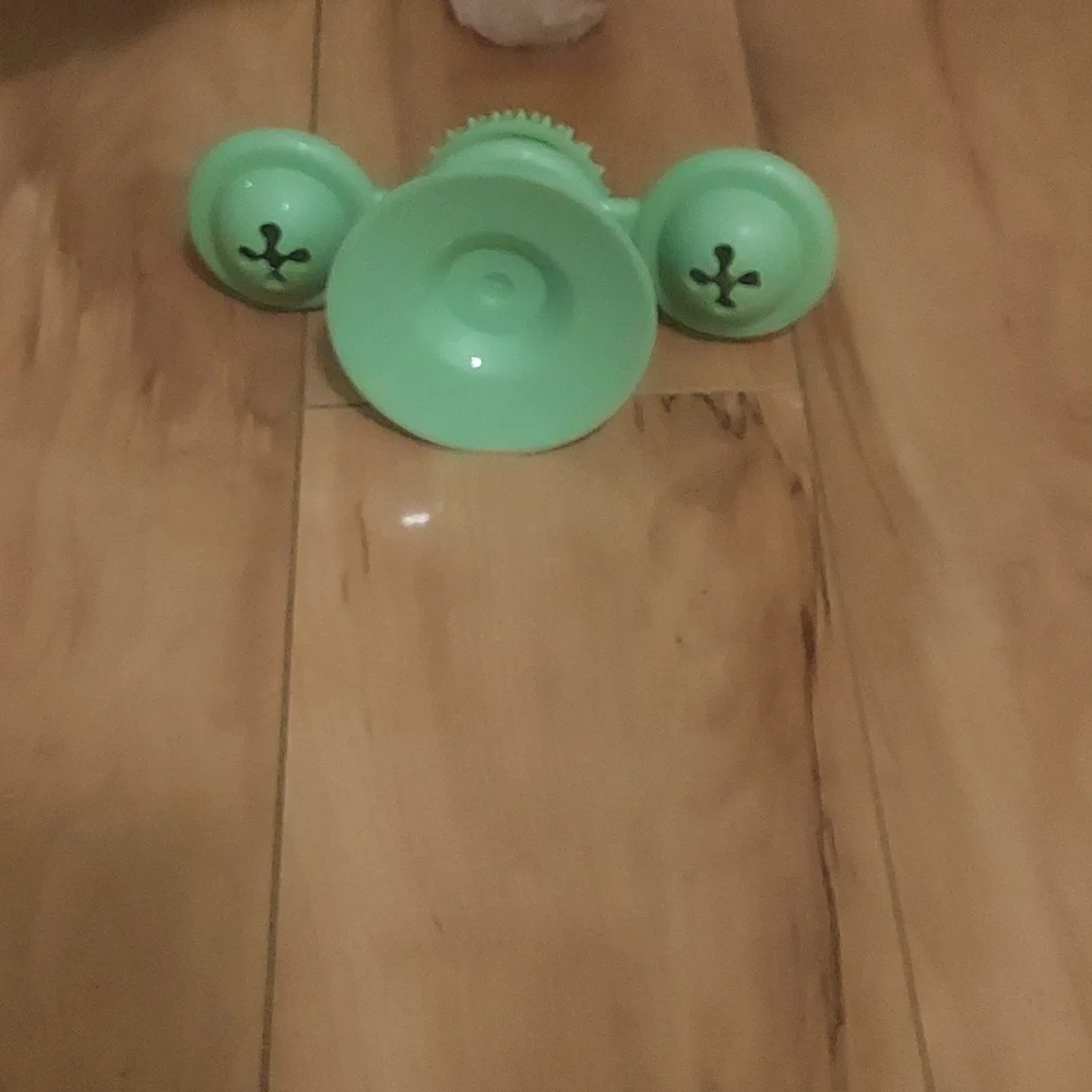 Suction cat scratch toy